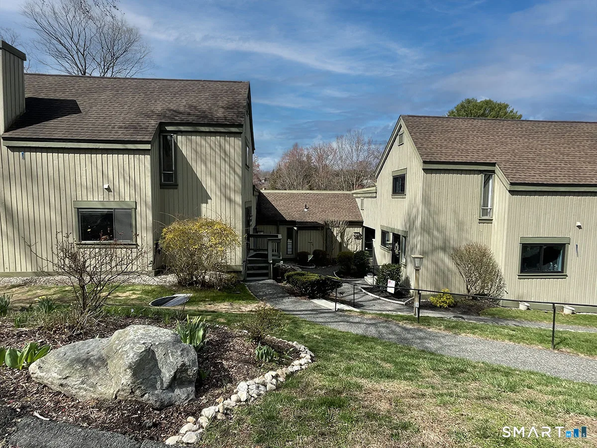 318 Heritage Village #E, Southbury, CT