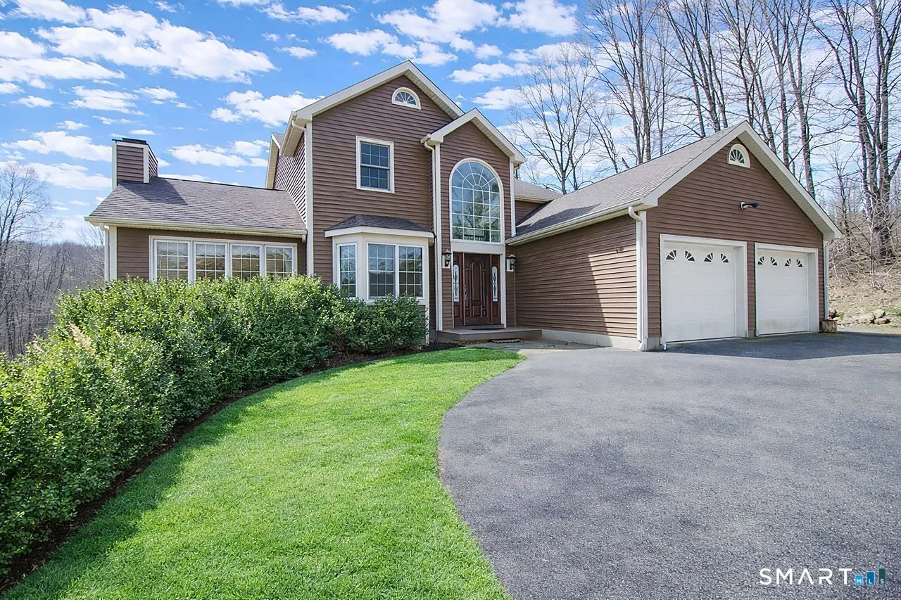 22 Meadowood Drive, New Milford, CT