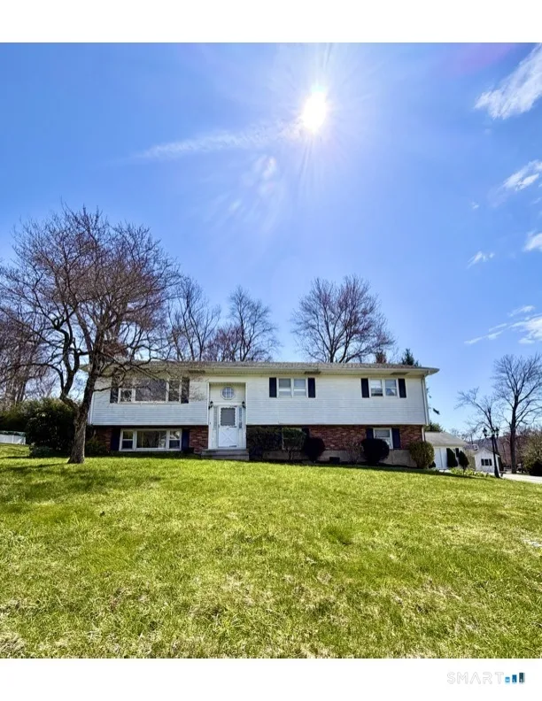 166 Round Hill Road, Naugatuck, CT