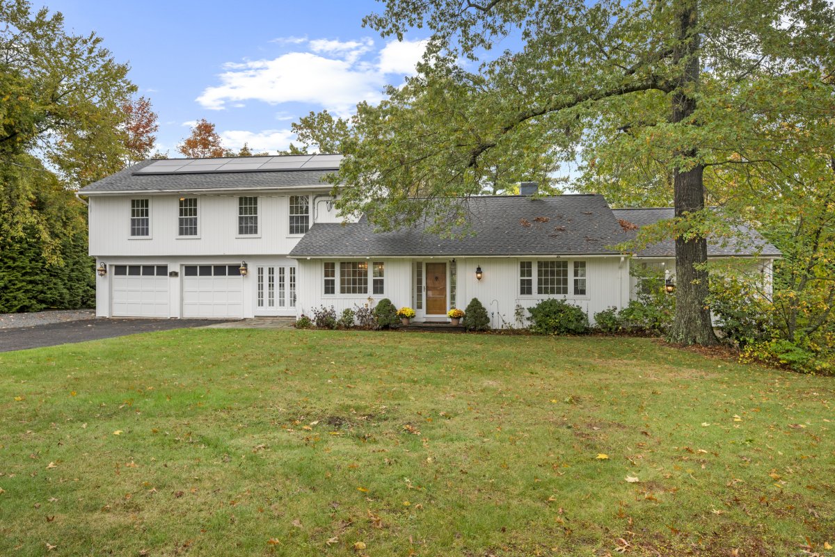 11 High Gate Lane, West Hartford, CT