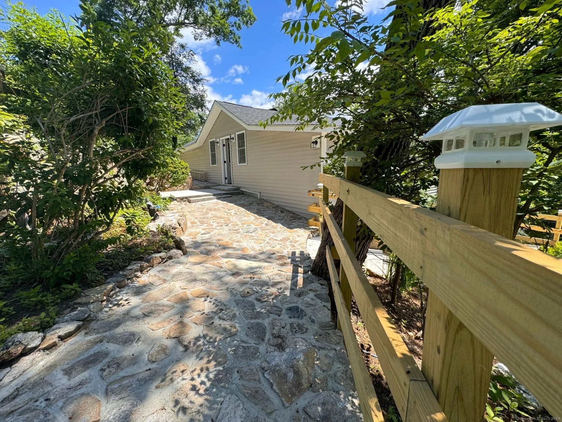 22 Hemlock Trail, Newtown, CT