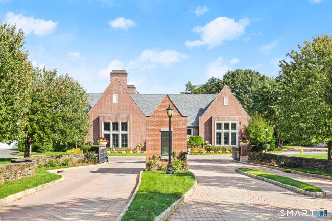 77 Havemeyer Lane #301