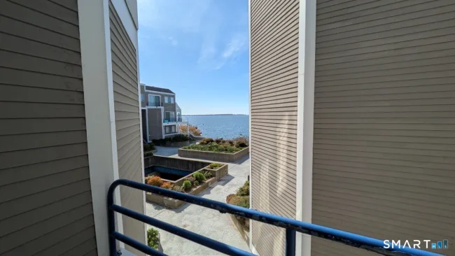 38 Harbour Close #38