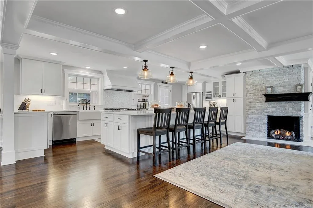 2222 Ridge Road, North Haven, CT