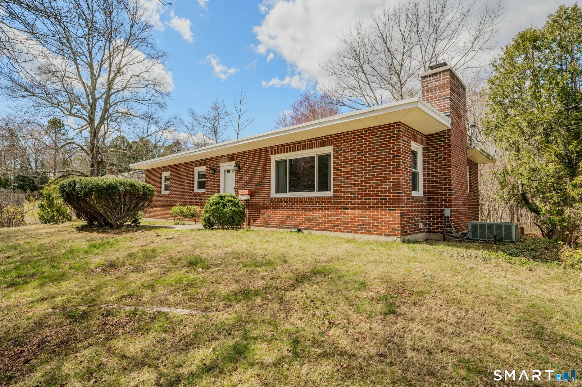 448 Mohegan Avenue Parkway, Waterford, CT