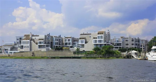 127 Harbour Close #127, New Haven, CT