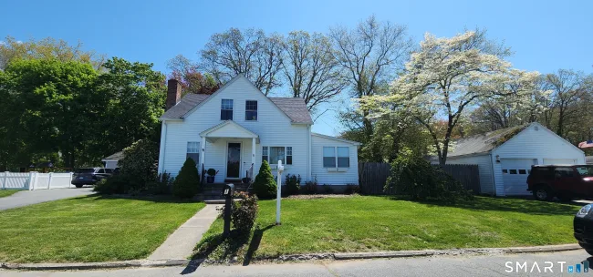 1 Middle Street, Waterford, CT