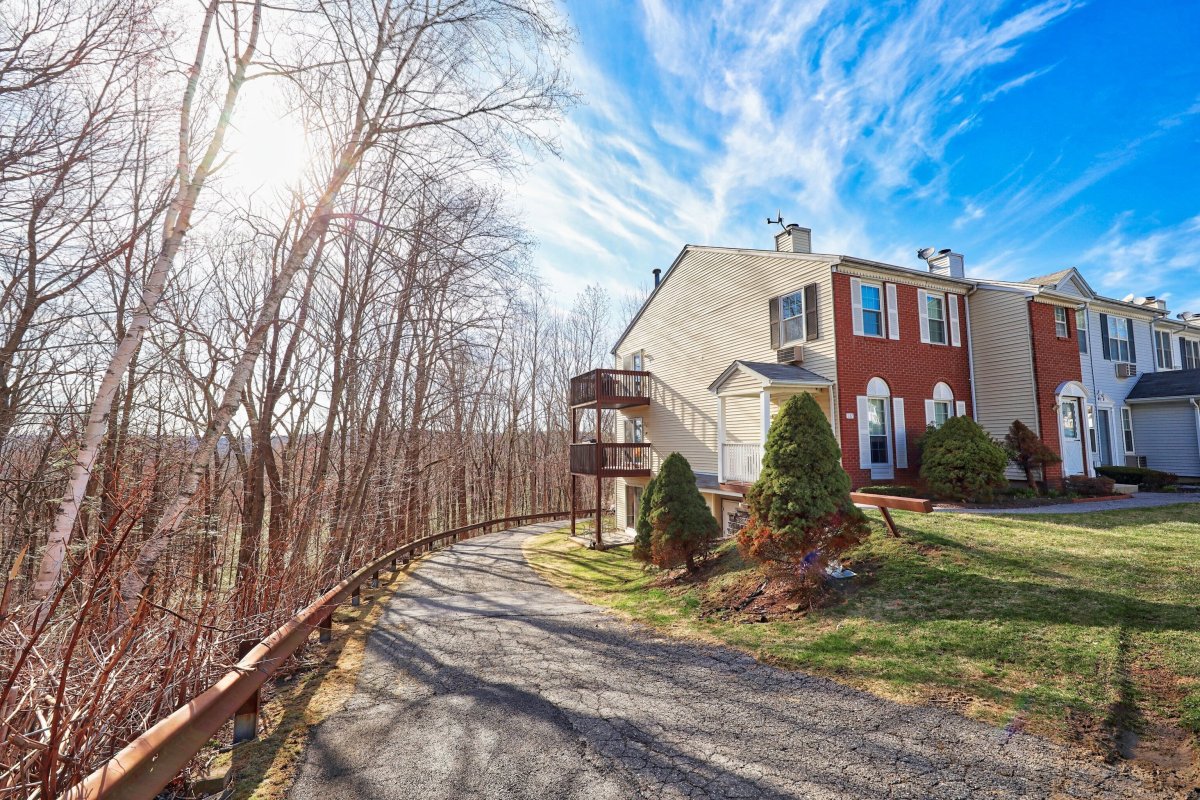 144 Spyglass Court #144, Torrington, CT