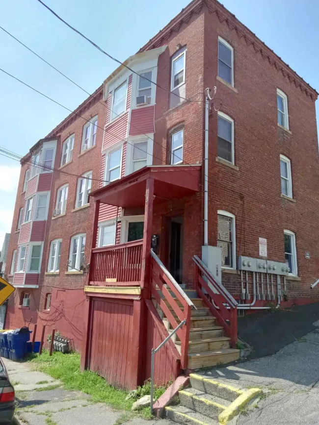 121 Lounsbury Street, Waterbury, CT