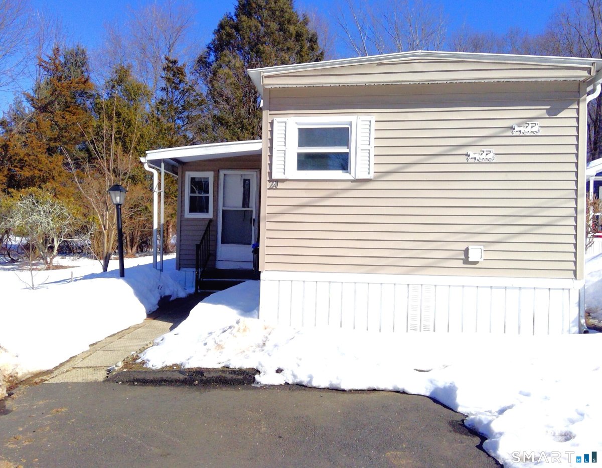 21 Hillpond Drive, Mansfield, CT