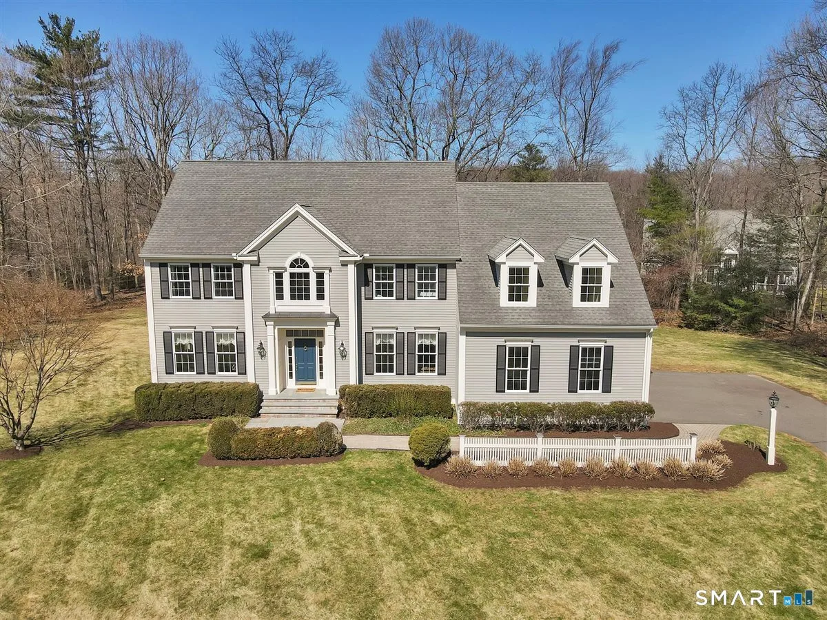 9 White Oak Lane, Avon, CT