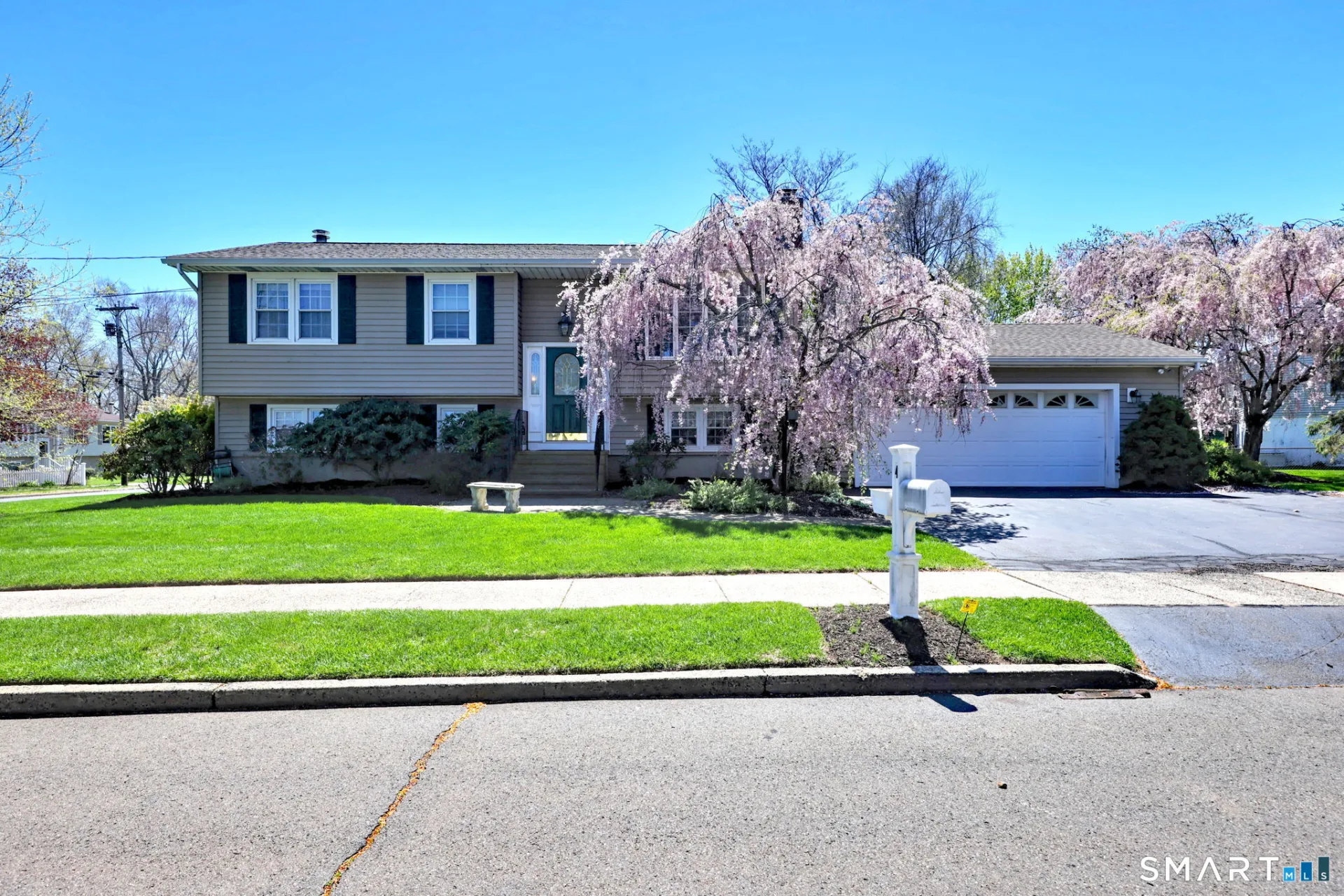 4 Dora Drive, East Haven, CT