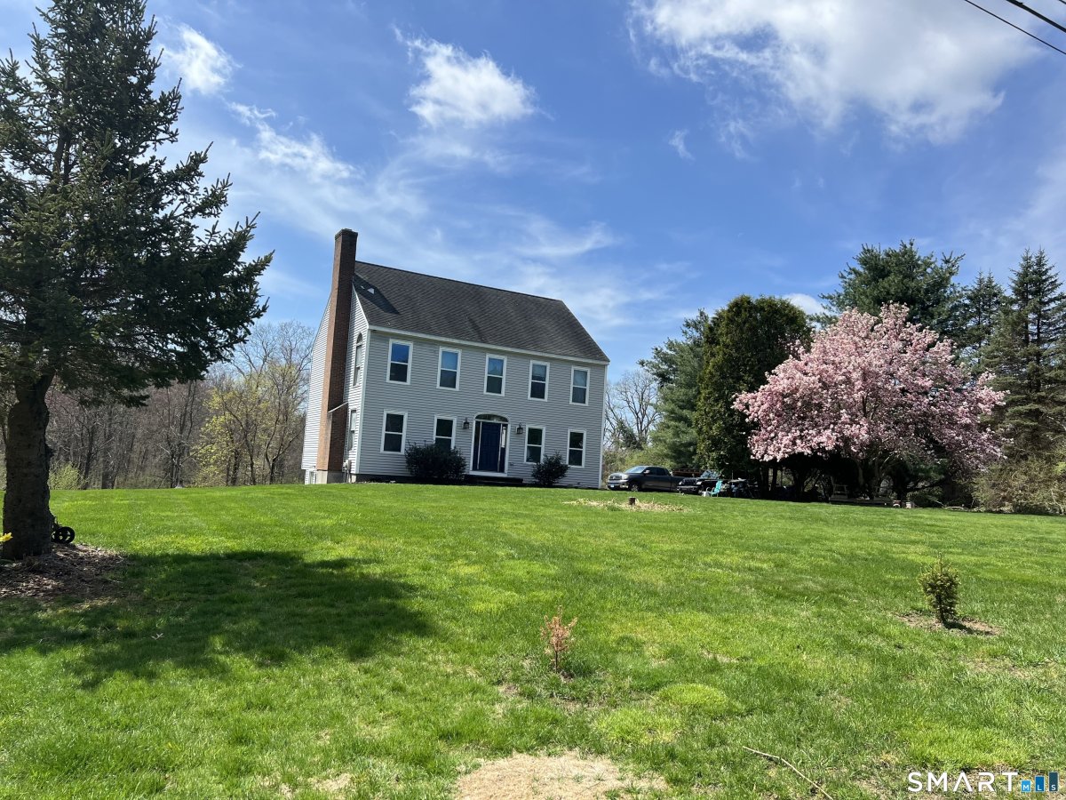 6 Cornfield Lane, Woodbridge, CT