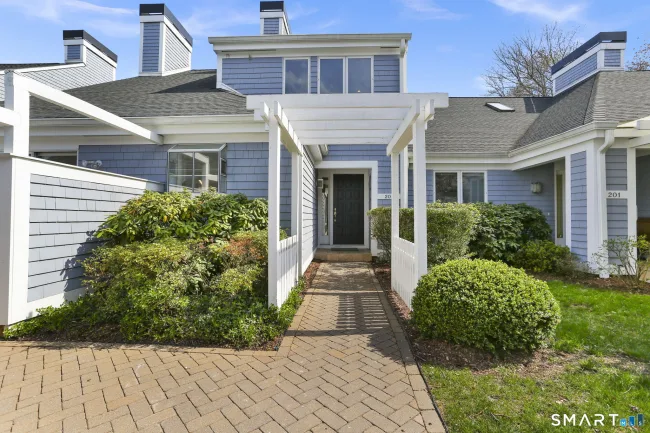 203 Lansdowne #203
