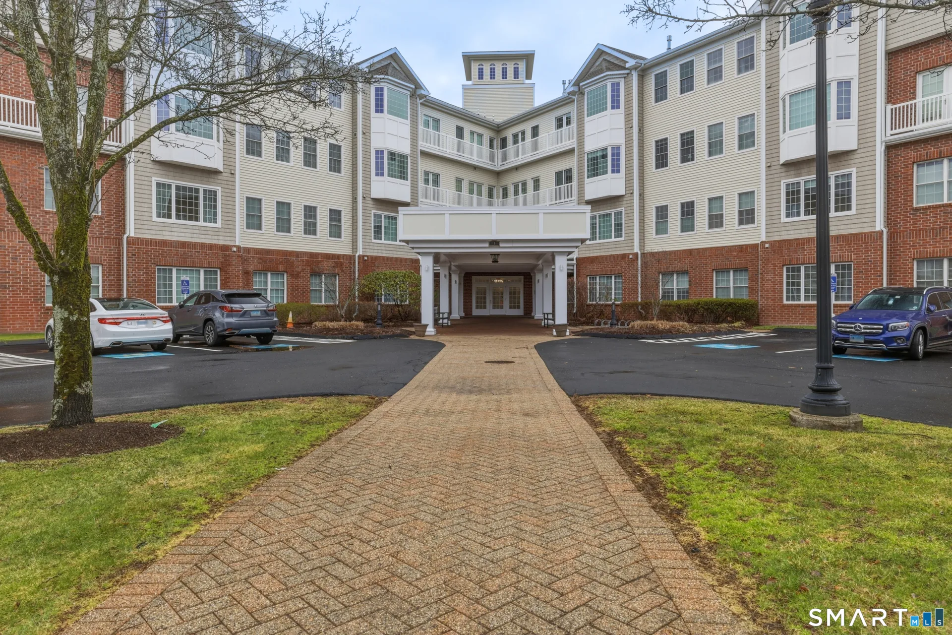 1 King Philip Drive #301, West Hartford, CT