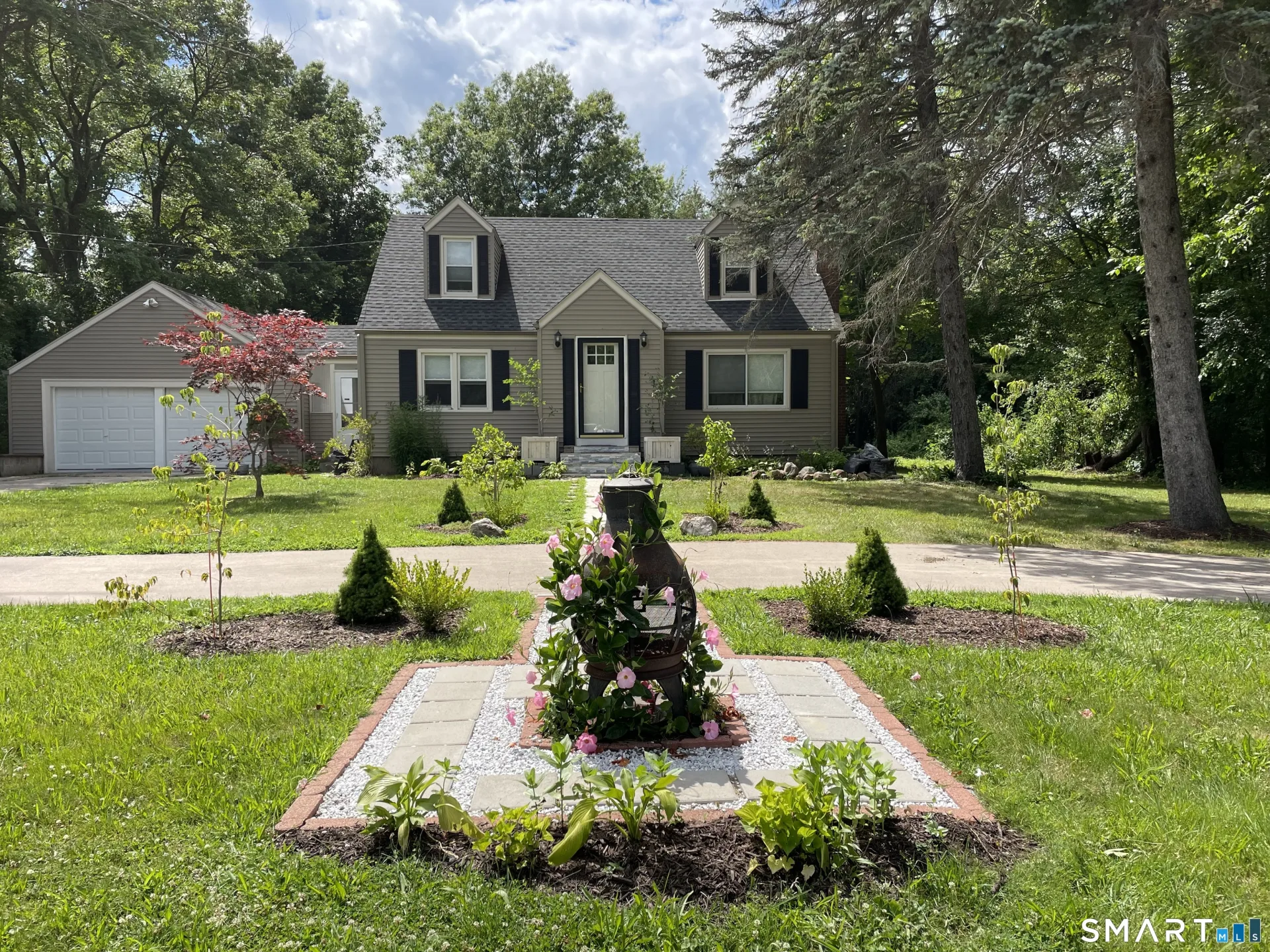 1347 Hall Boulevard, Bloomfield, CT