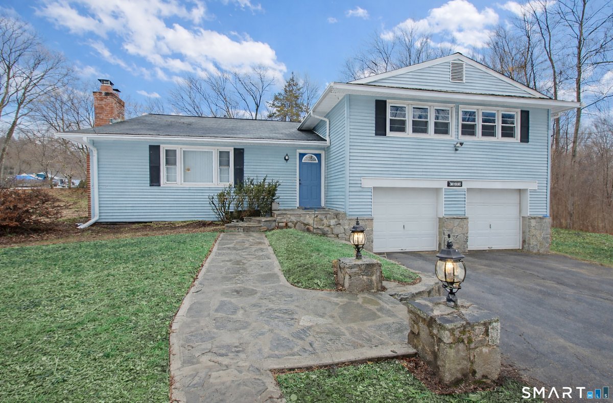 60 Hawthorne Drive, Monroe, CT