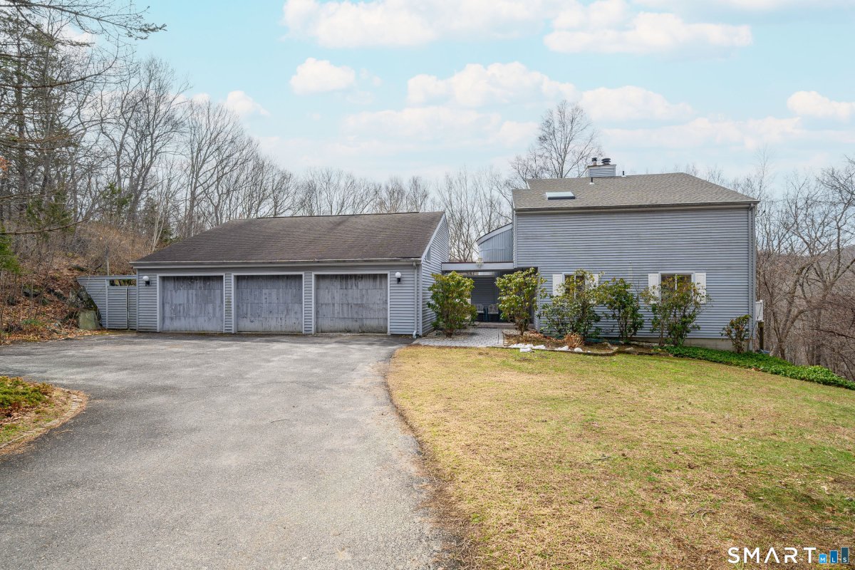 11 Chestnut Hill Road, Sherman, CT