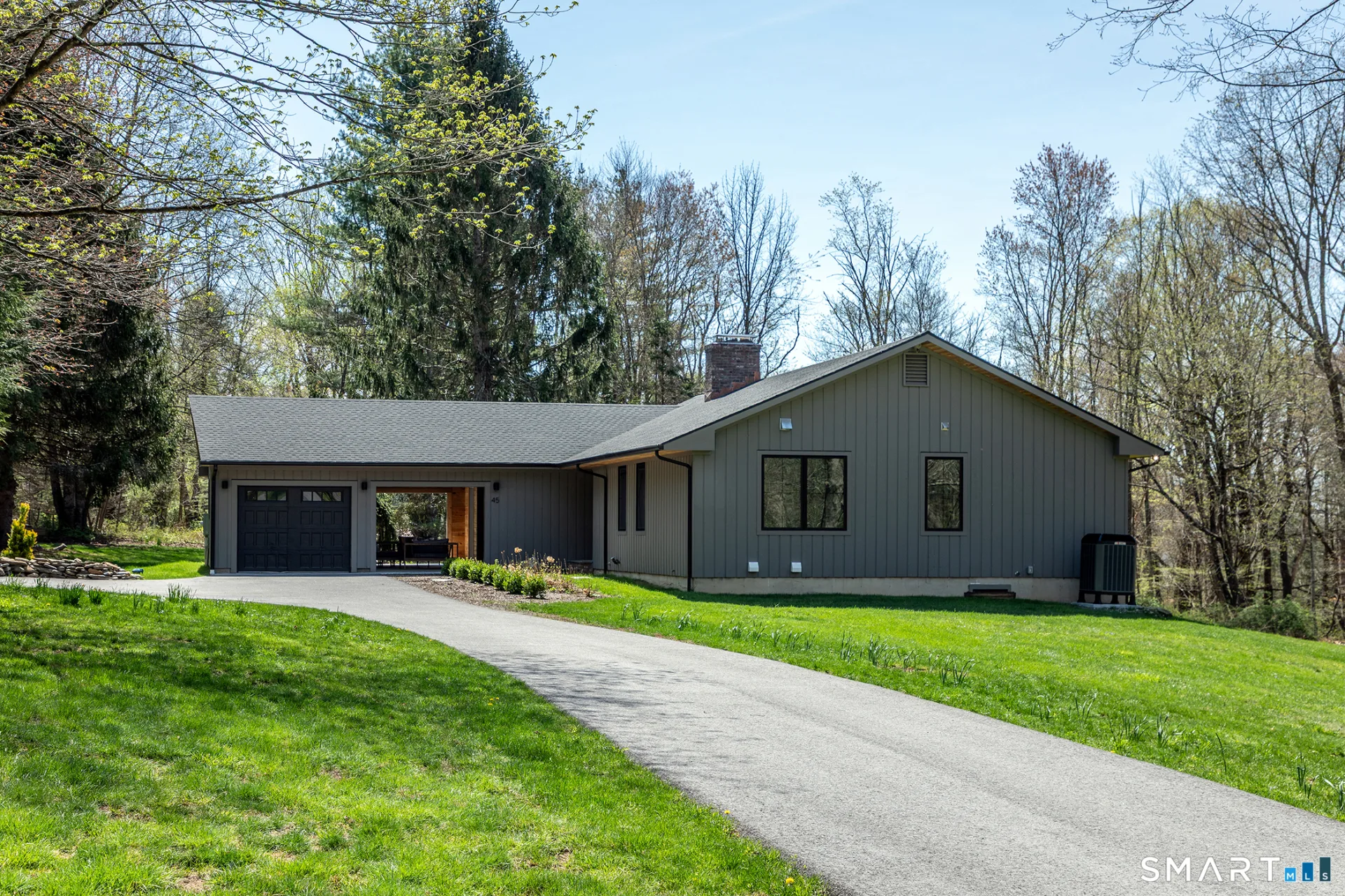 45 Chalybes Road, Roxbury, CT