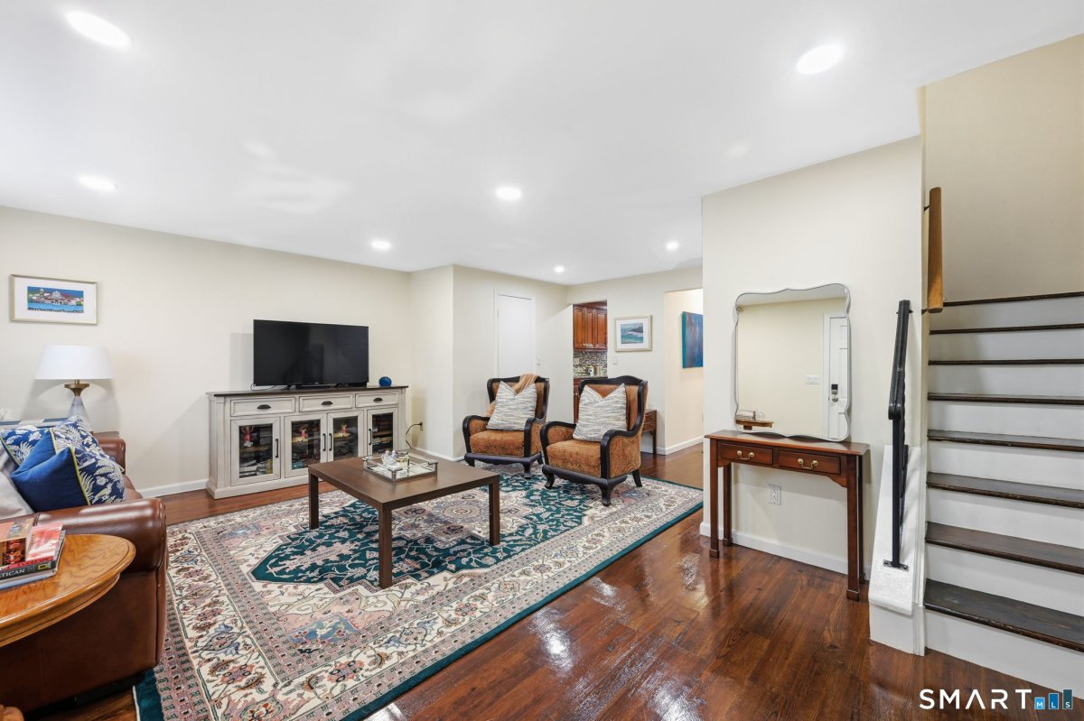 8 Barnstable Lane, Stamford, CT