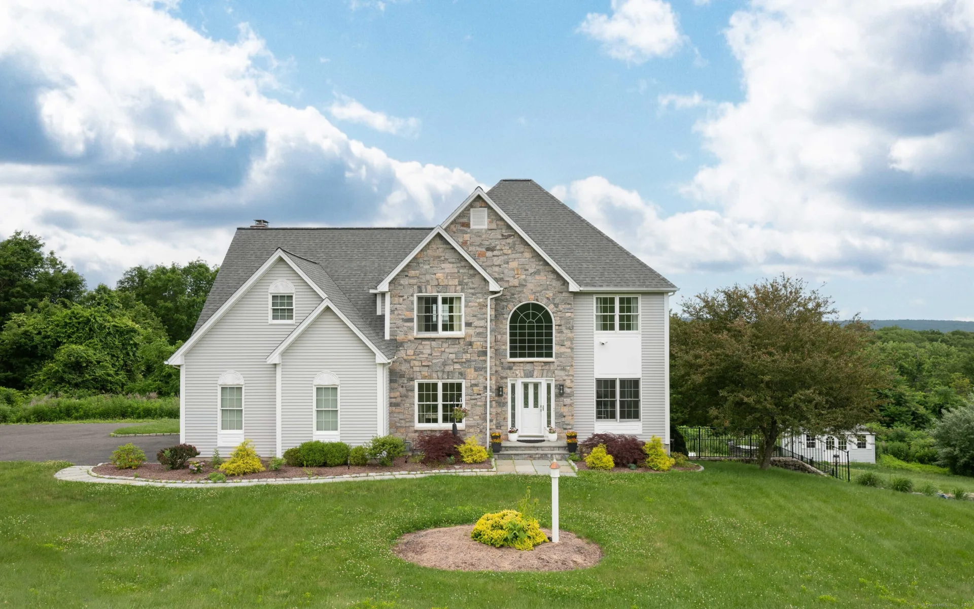 557 Upper Grassy Hill Road, Woodbury, CT