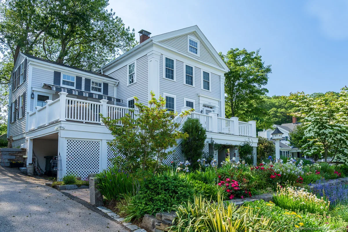 105 River Road, Groton, CT