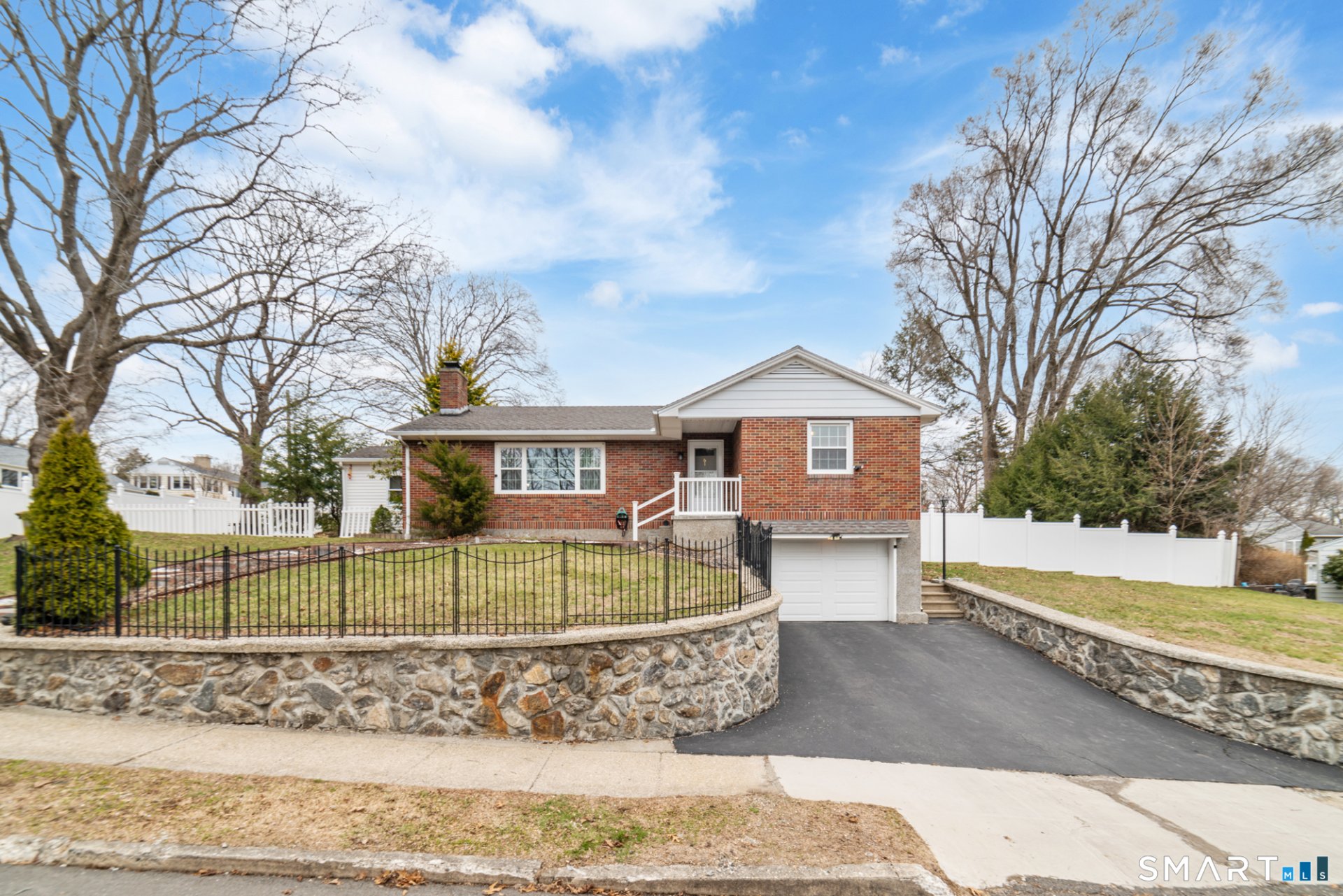 61 Clearview Circle, Naugatuck, CT