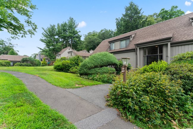 352 Heritage Village #B