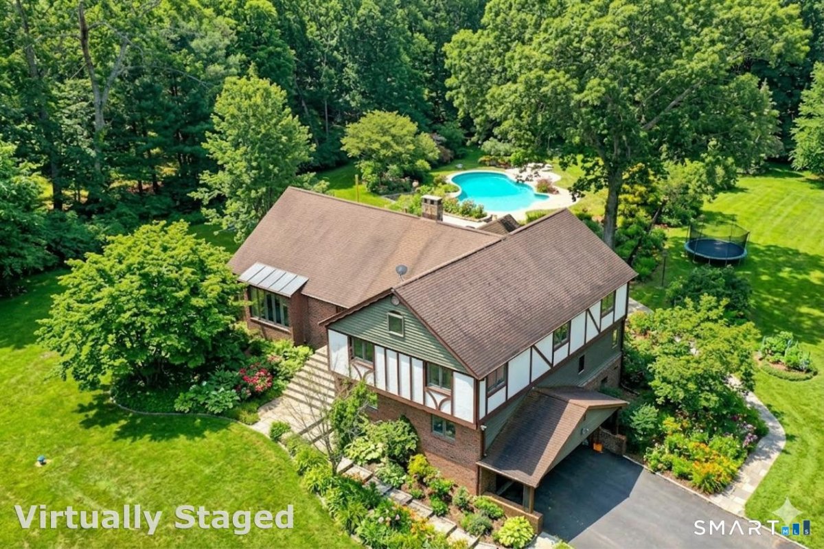 10 White Oak Farm Road, Newtown, CT