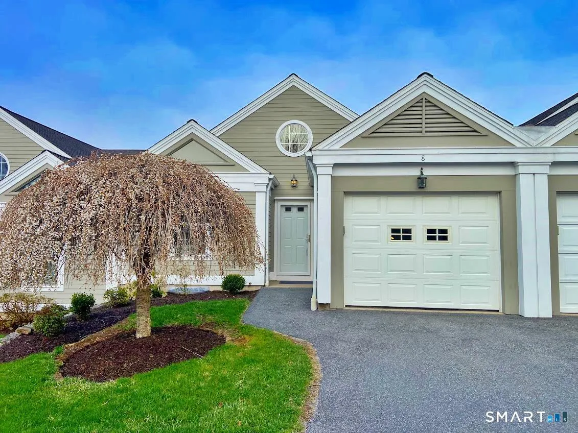 8 Saint George Place #8, Newtown, CT
