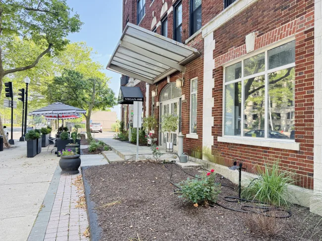 881 Lafayette Boulevard #2H