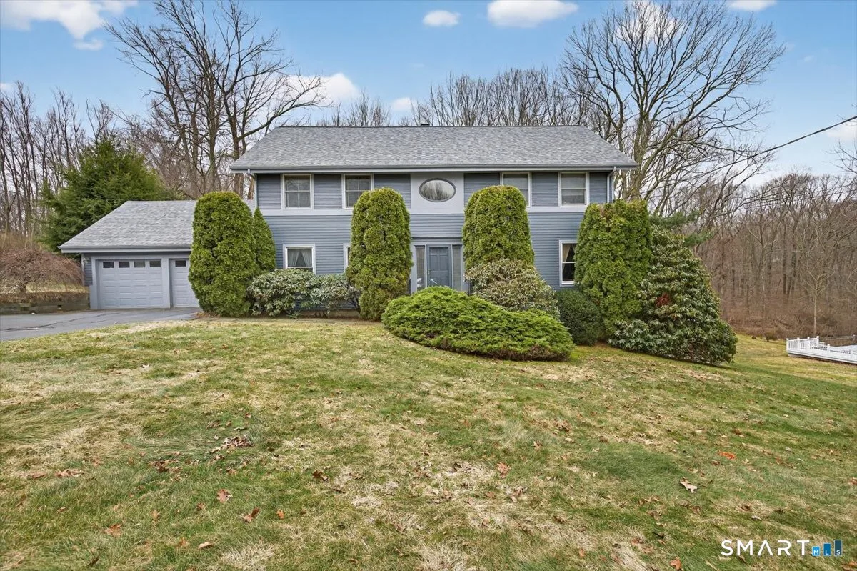 15 Farm Brook Court, Hamden, CT