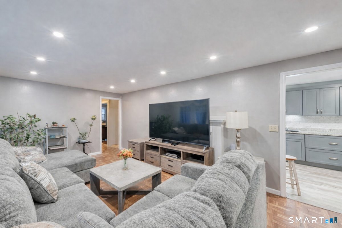 40 Cottage Grove Circle, Bloomfield, CT