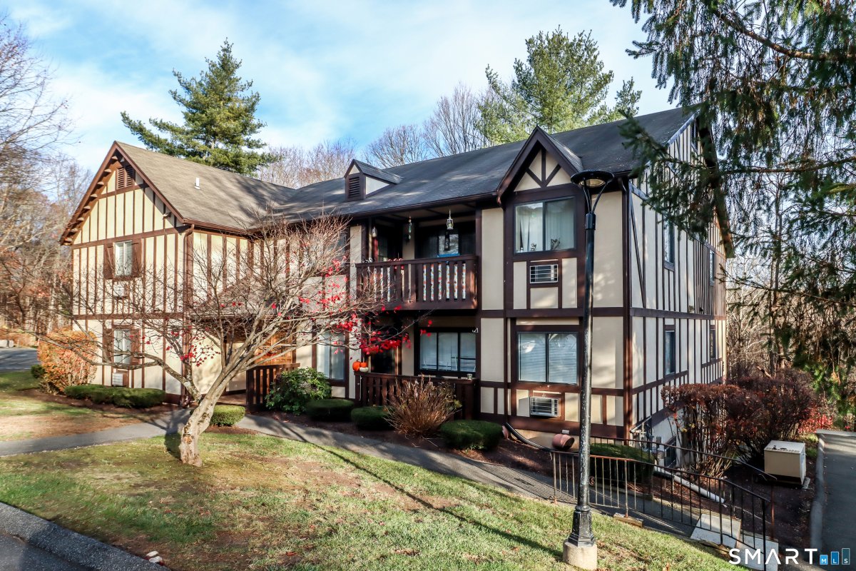 28 Rollingwood Drive #28, Brookfield, CT