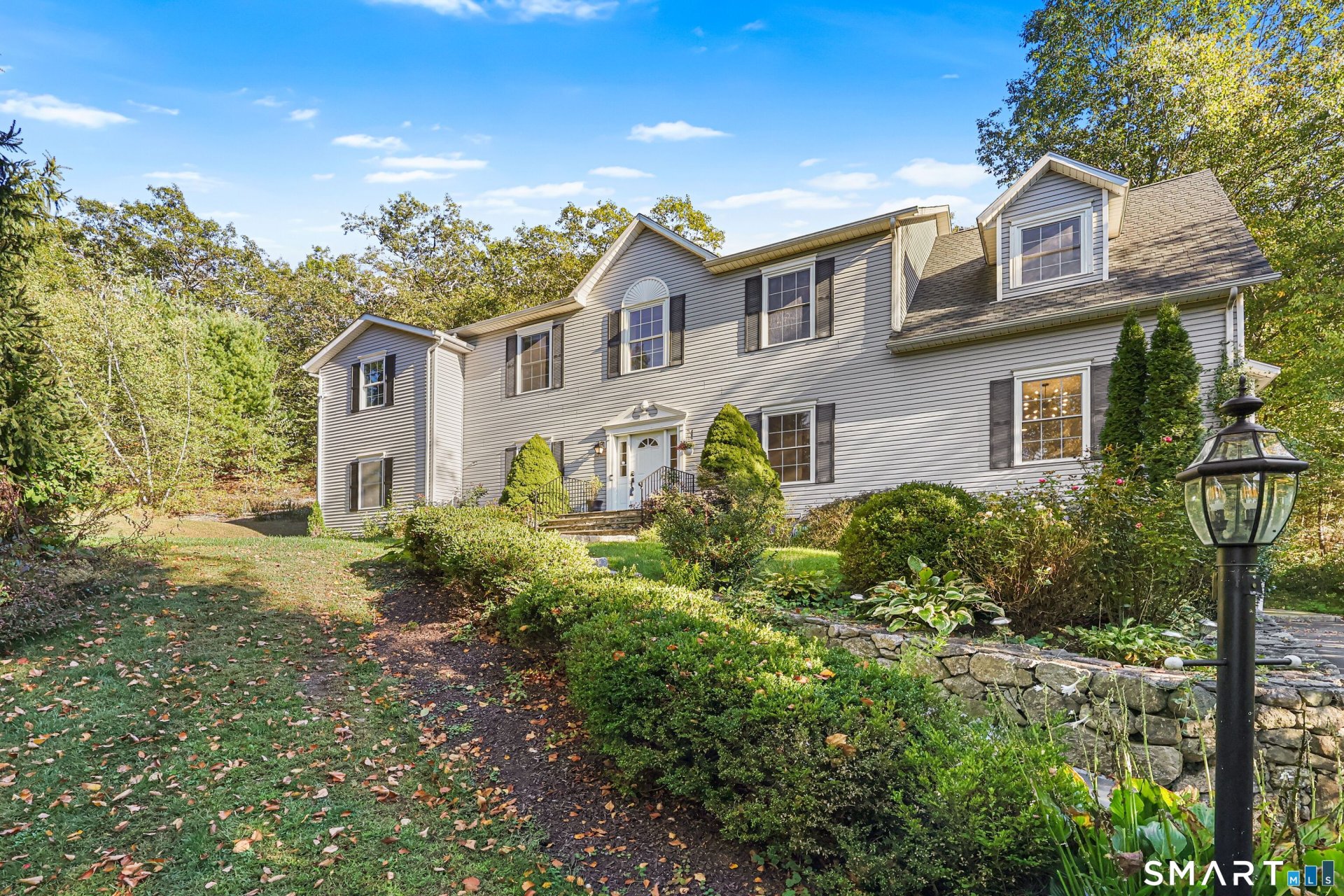 2 Abbey Lane, Newtown, CT