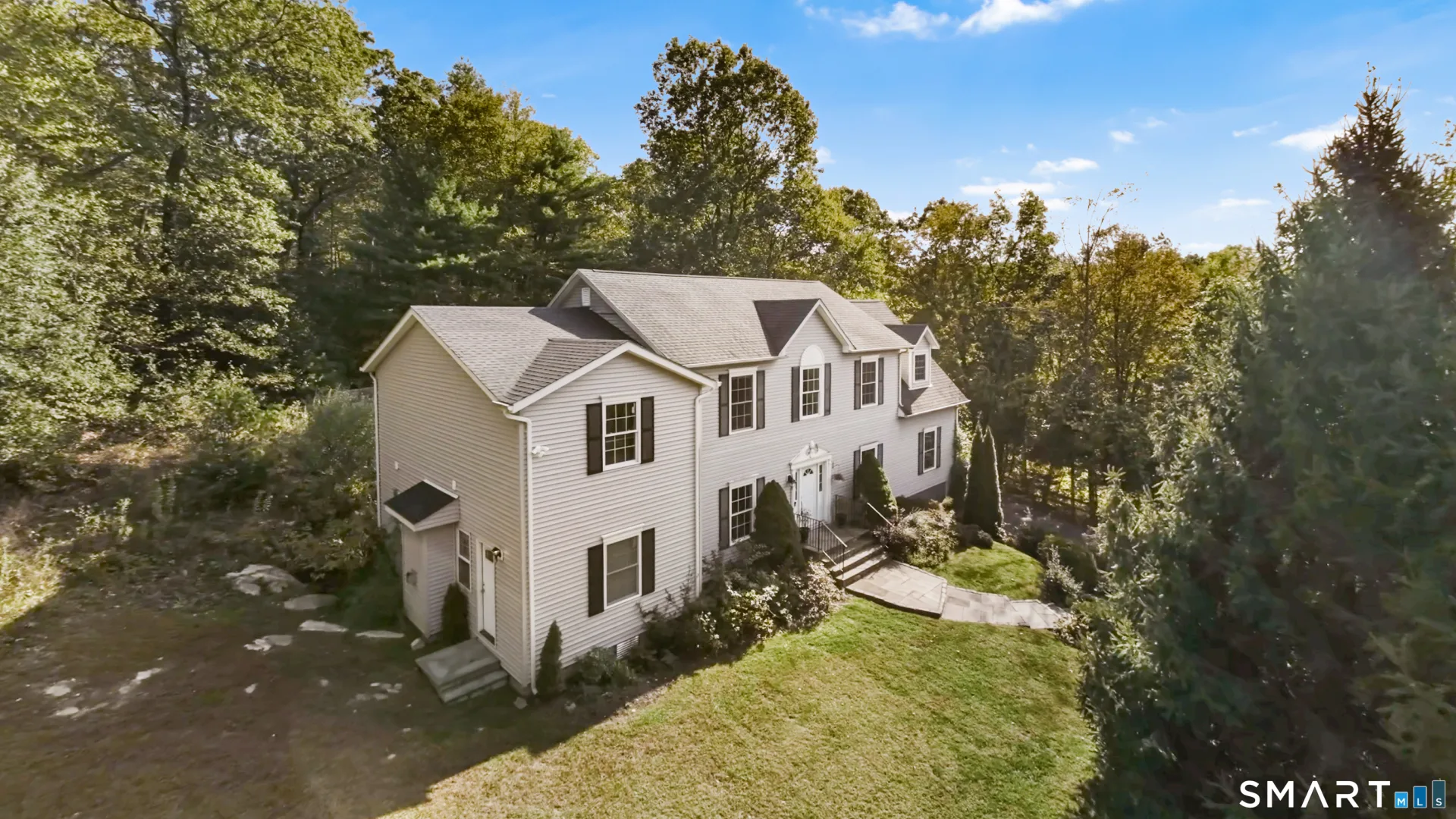 2 Abbey Lane, Newtown, CT