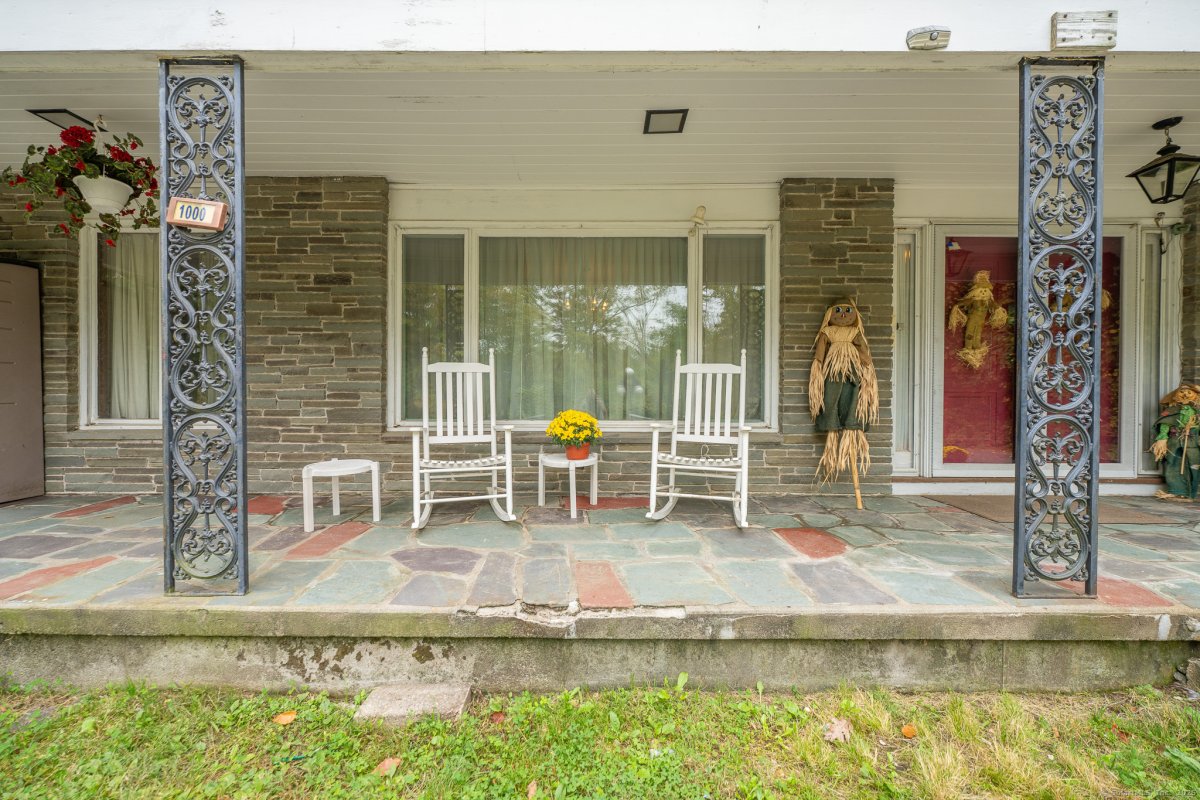 1000 Main Street, Somers, CT