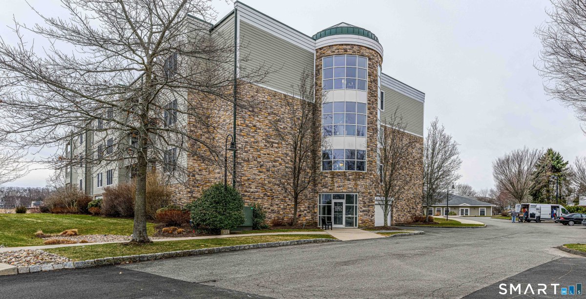 60 Maple Street #APT 17, Branford, CT