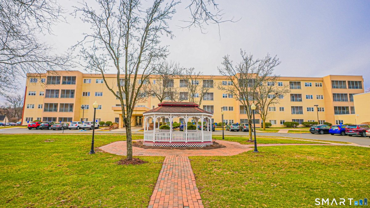 75 Washington Avenue #2-105, Hamden, CT