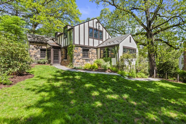 128 Blake Road, Hamden, CT