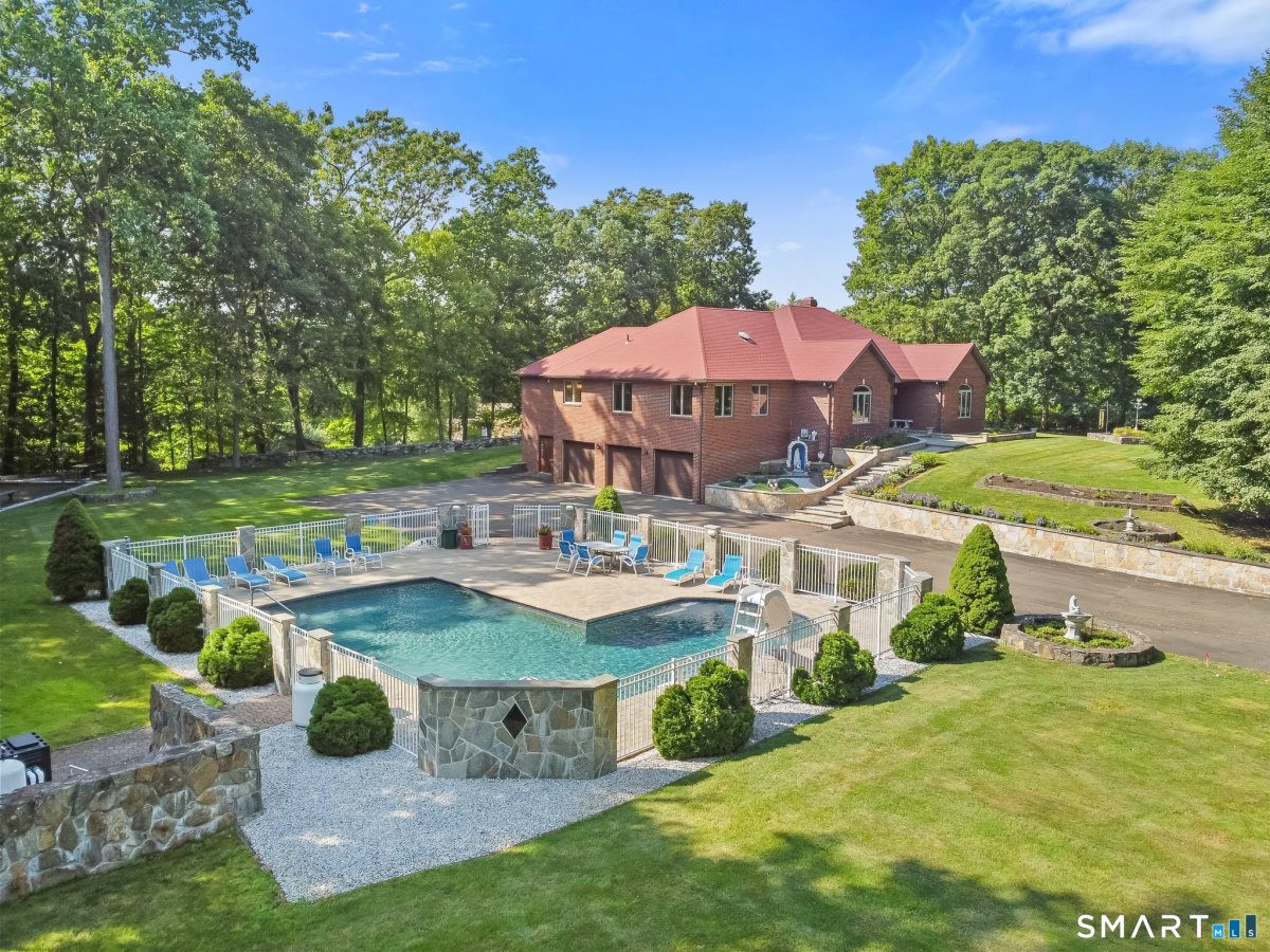 35 Golden Hill Lane, Shelton, CT