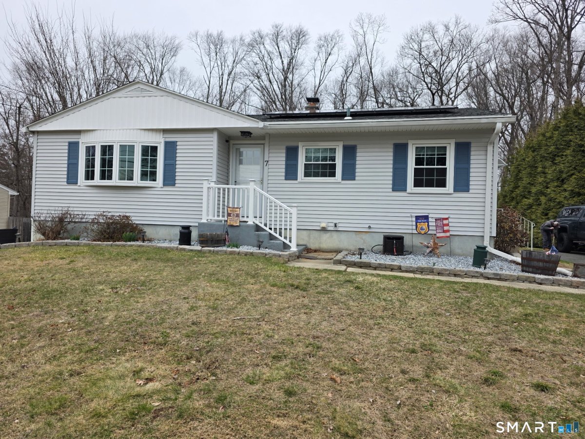 7 Pine Grove Avenue, Enfield, CT