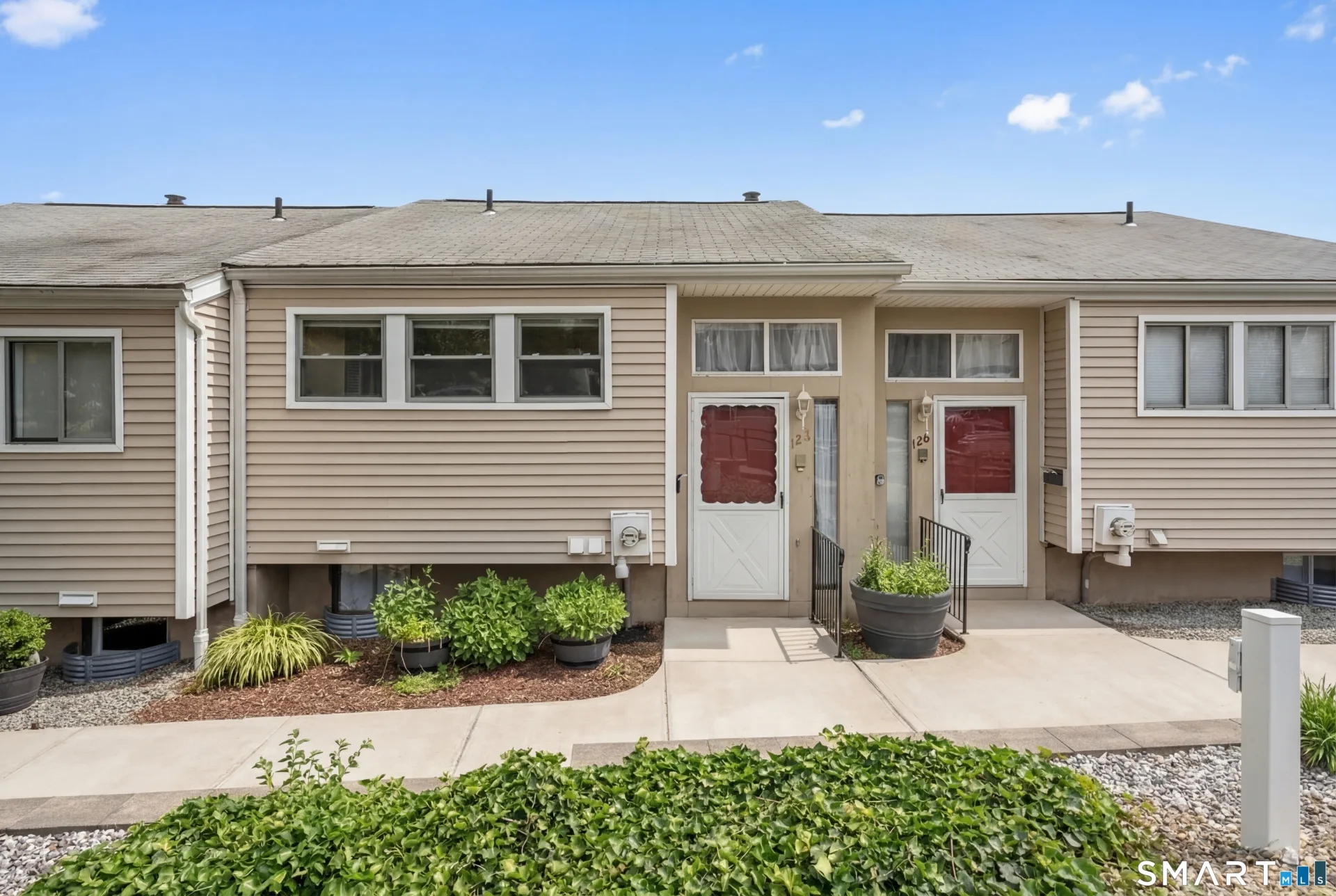 128 Shepards Knoll Drive #128, Hamden, CT