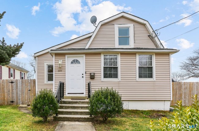 209 Trumbull Avenue, Bridgeport, CT