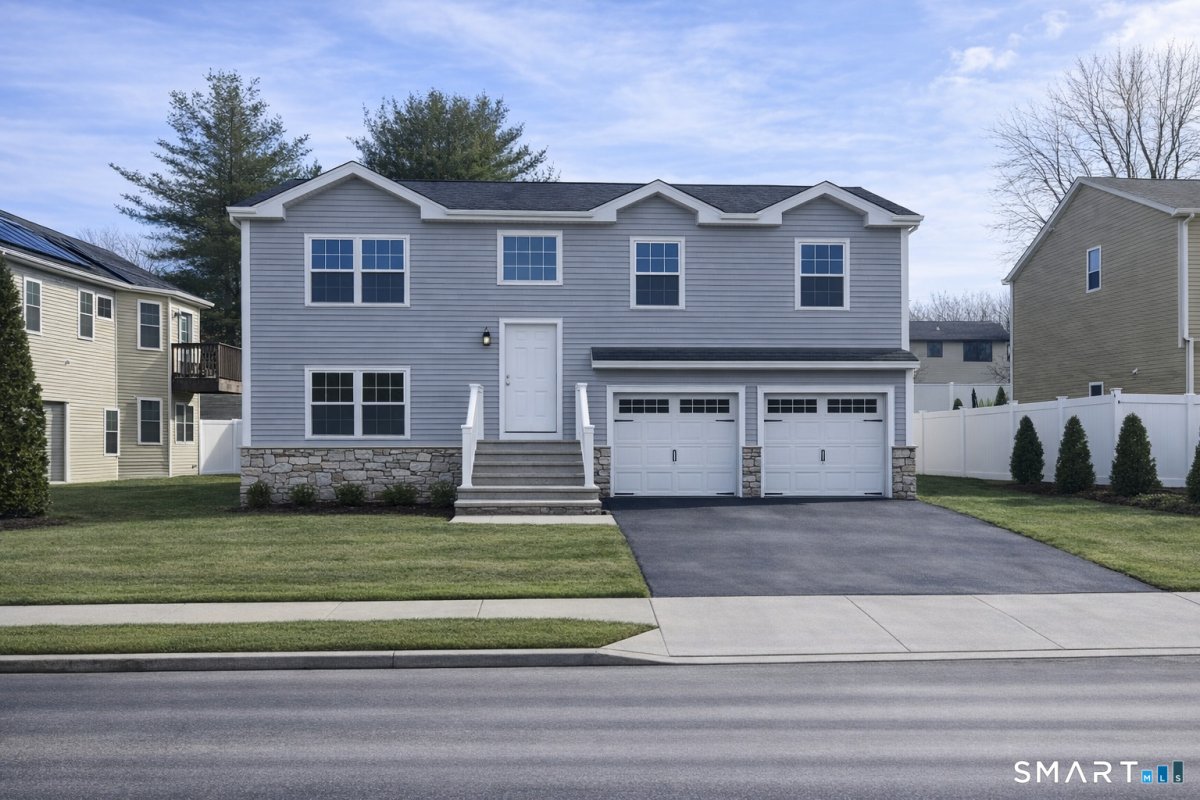 15 Yorktown Ridge, Waterbury, CT