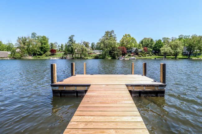 38 North Lake Shore Drive, Brookfield, CT