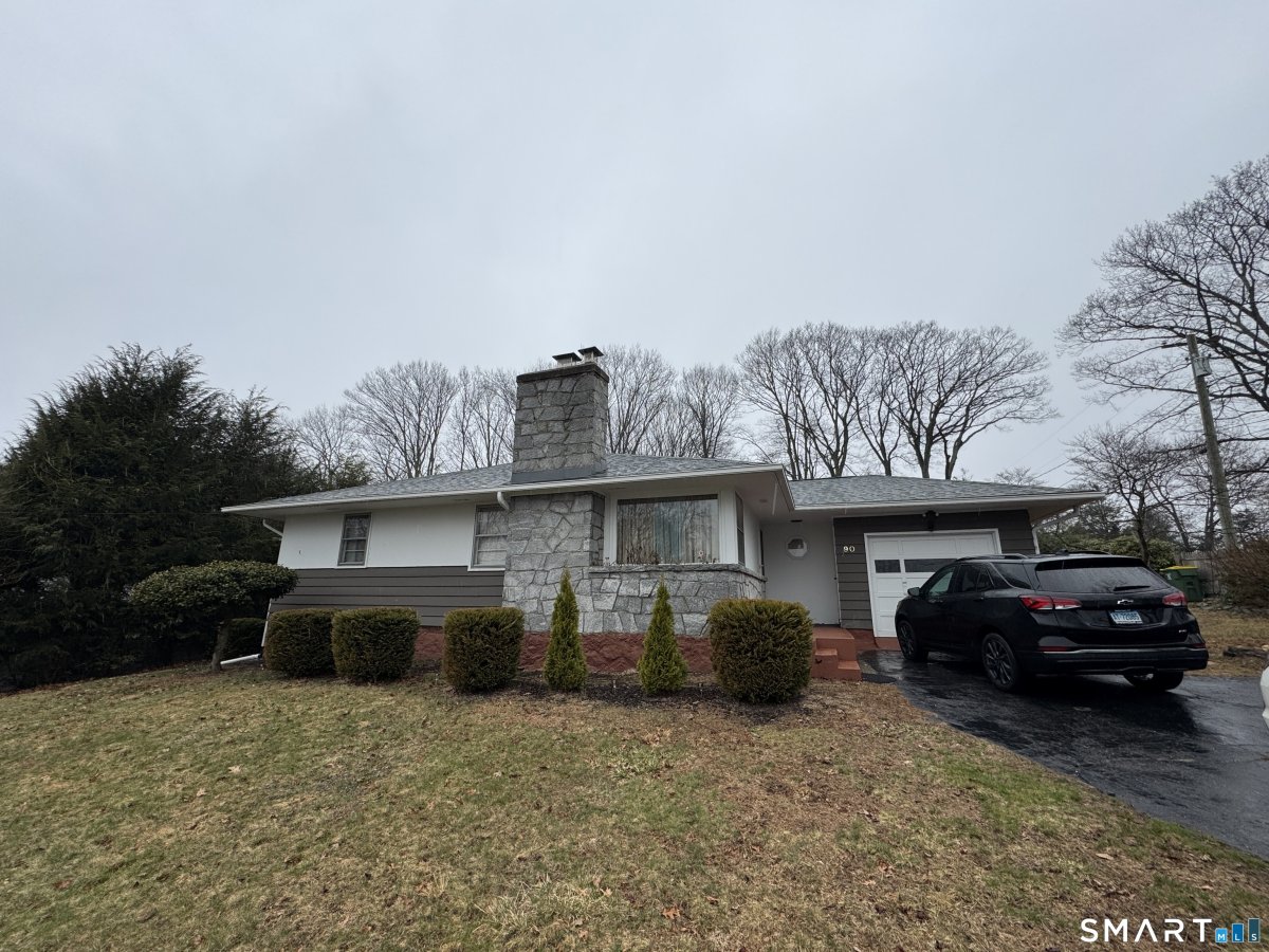 90 Larchmont Avenue, Waterbury, CT