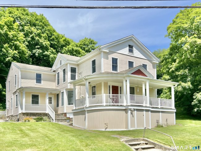 422 West River Road, Orange, CT