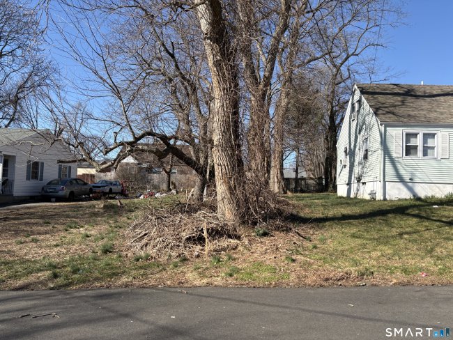 11 Myron Avenue, Bridgeport, CT