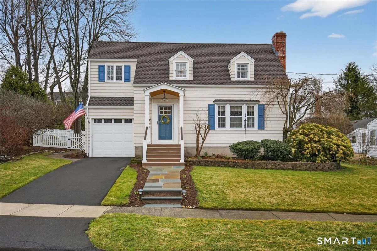 13 West Slope Lane, Hamden, CT